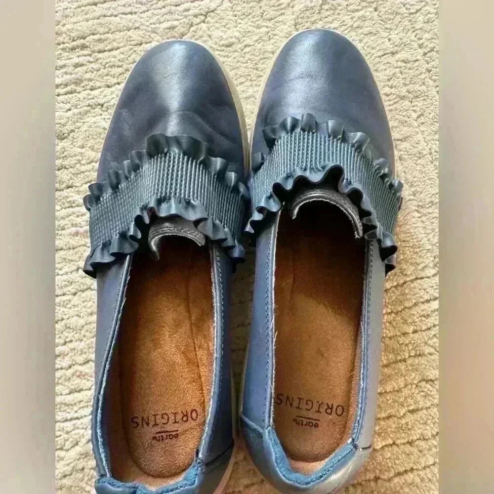 Earth origins blue leather womans size 9